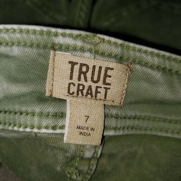 True Craft Olive Green Shorts Size 7 - Picture 2 of 6
